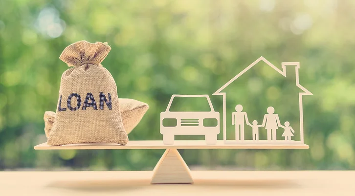 Mortgage adviser discussing home loan options with a client, highlighting the importance of loan structure and personalized advice in New Zealand.